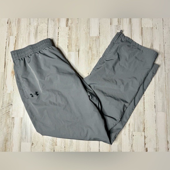 Under Armour Other - Under Armour Windbreaker Men's XL Gray Loose Fit Athletic Pockets